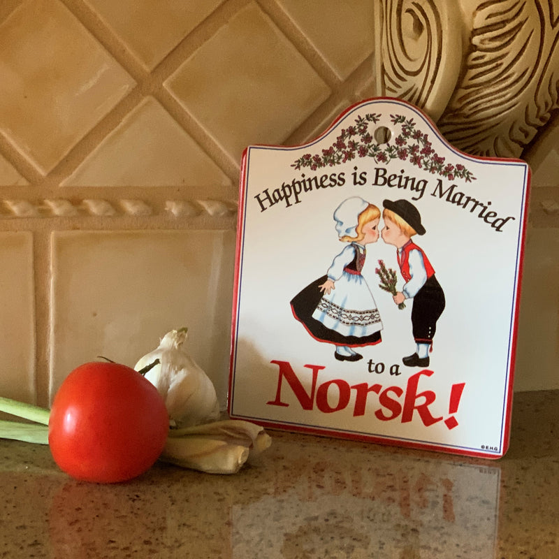 Norsk: Ceramic Cheeseboard with Cork Backing