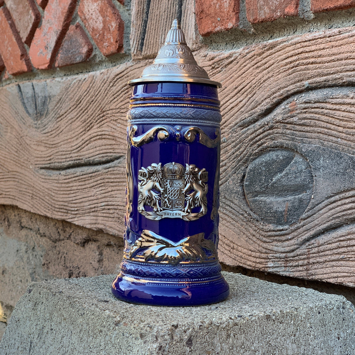 Deluxe Relief Bayern Medallion Lidded German Beer Stein