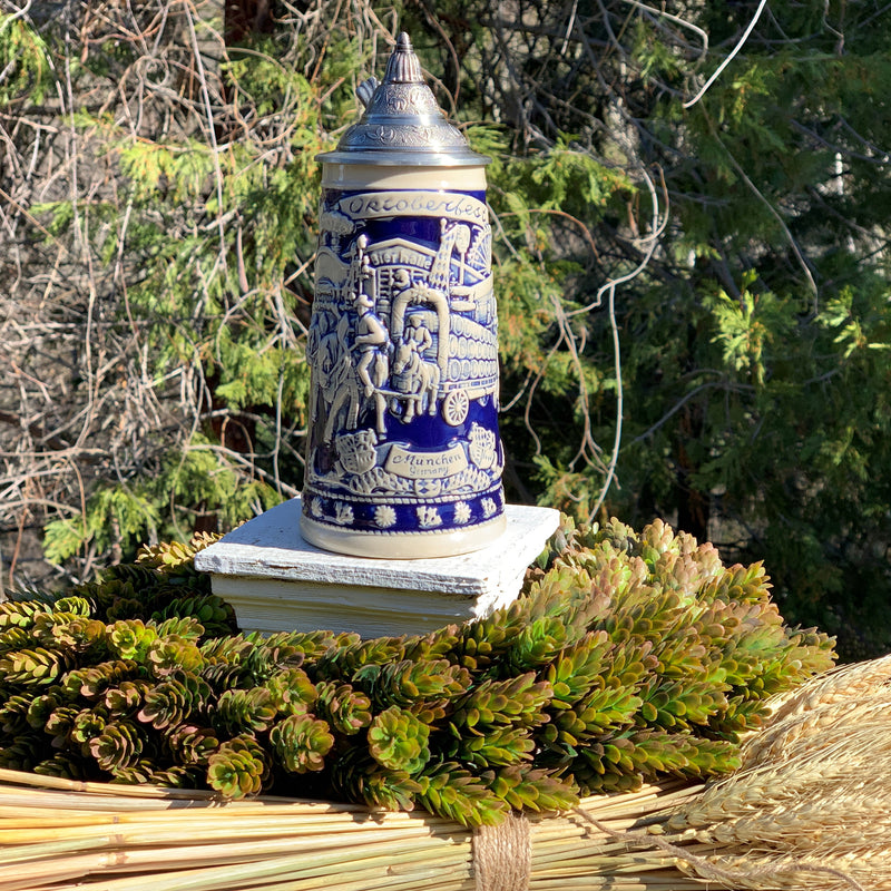 Munich Oktoberfest Beer Wagon Lidded .7L Beer Stein