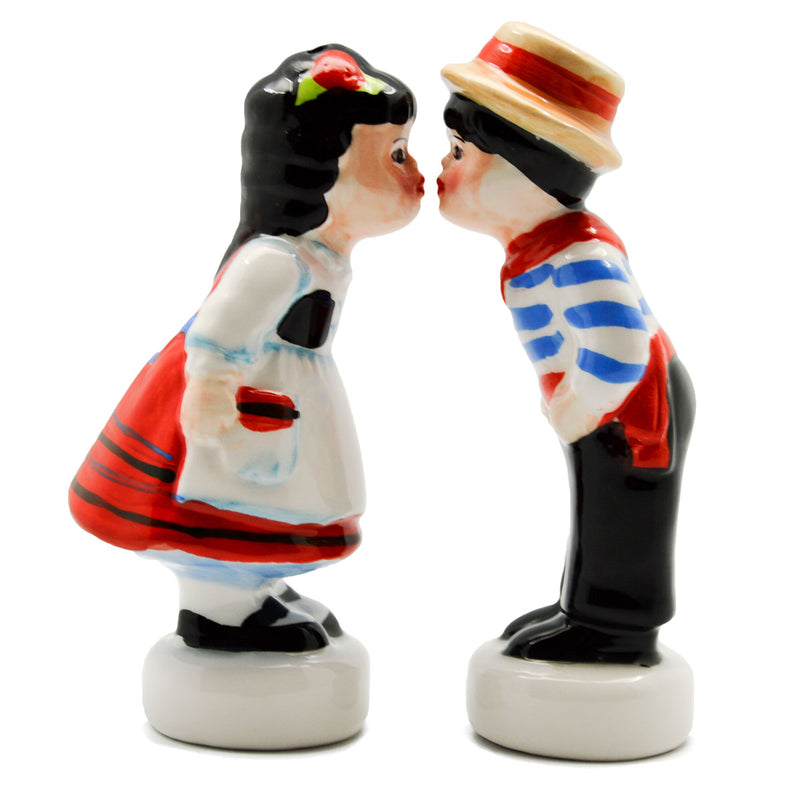Italian Gift Idea with Italy Kissing Couple S&P Set