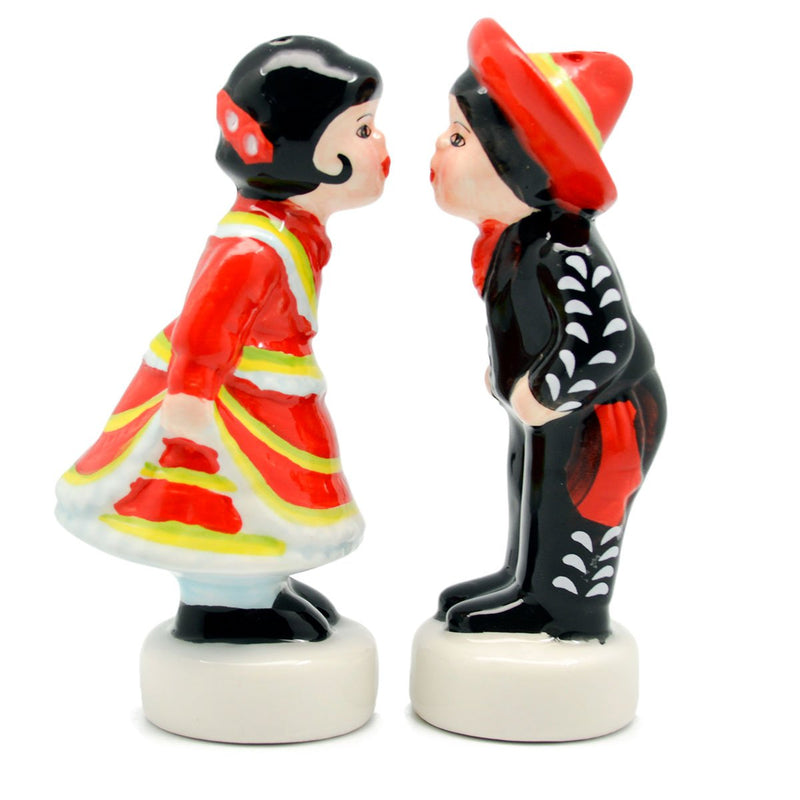 Mexican Gift Idea with Mexico Kissing Couple S&P Set